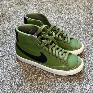 nike blazer green